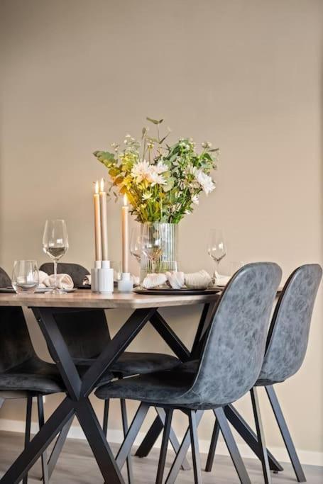Lägenhet Central - Two Bedroom With Stylish Interior - Free Parking -