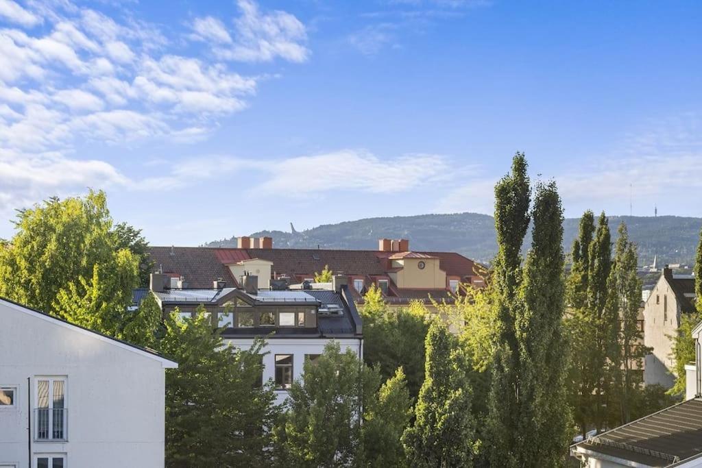Central - Two Bedroom With Stylish Interior - Free Parking - Lägenhet *